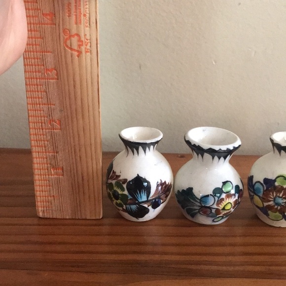 Miniature Hand-Painted Pottery bud Vases Mexico. Signed. Set of 4. Cottagecore - Picture 8 of 9